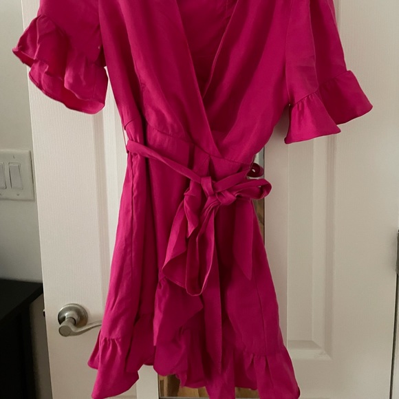 LINE & DOT RUFFLE WRAP DRESS💕 - Picture 3 of 3